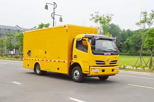 东风多利卡50-100KW移动电源车