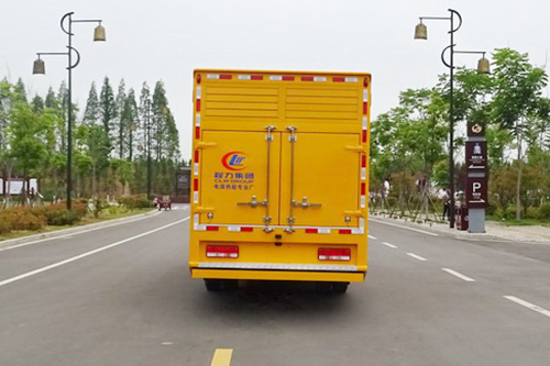 东风多利卡50-100KW移动电源车